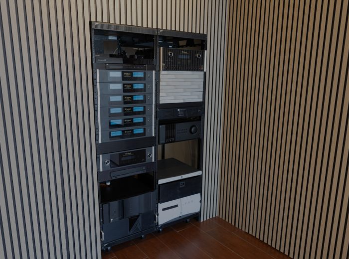 Rack decibelius